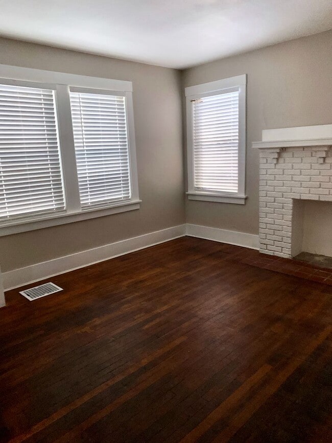 Building Photo - *** Charming Dormont Duplex Three Bedroom * Walk to Shops and the T * Pet Friendly * Private Porc...