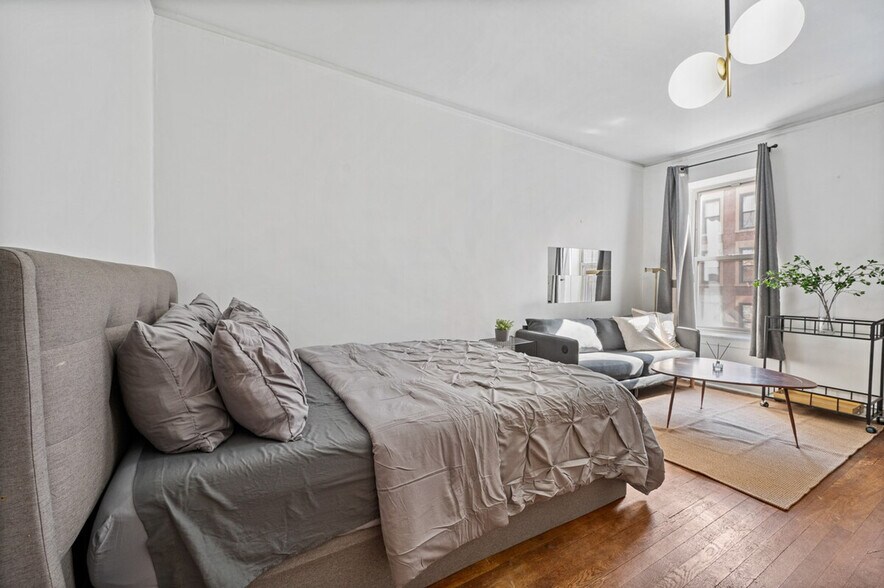 Building Photo - 343 E 51st St