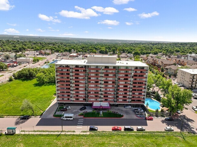 Building Photo - 777 Saturn Dr