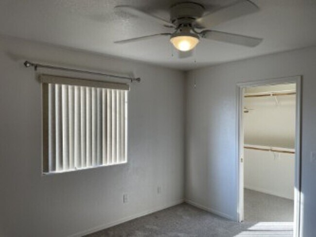 Building Photo - LAKE1335