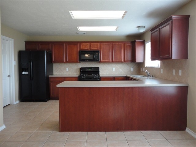 Building Photo - 18319 Fieldbluff Ln