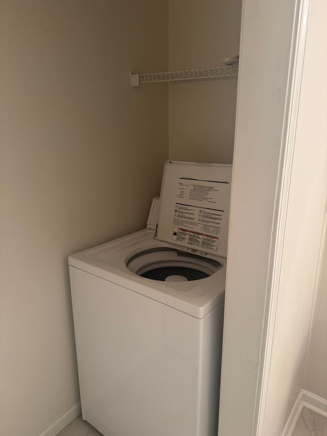 Building Photo - Updated Townhouse In Hunter Hills