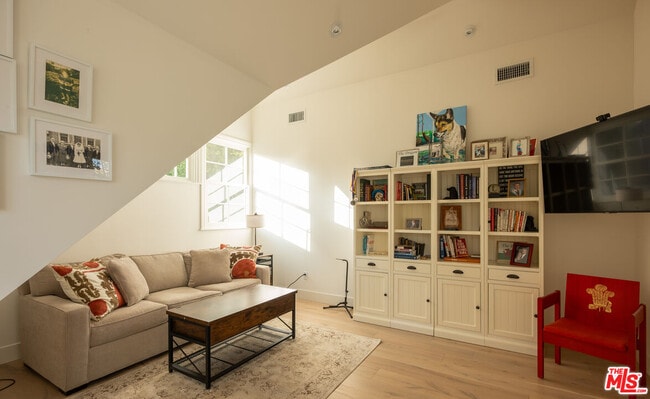 Building Photo - 1614 N Fairfax Ave