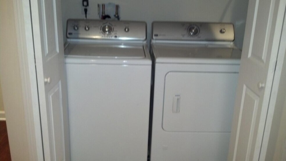 Building Photo - 2045 Central Ave