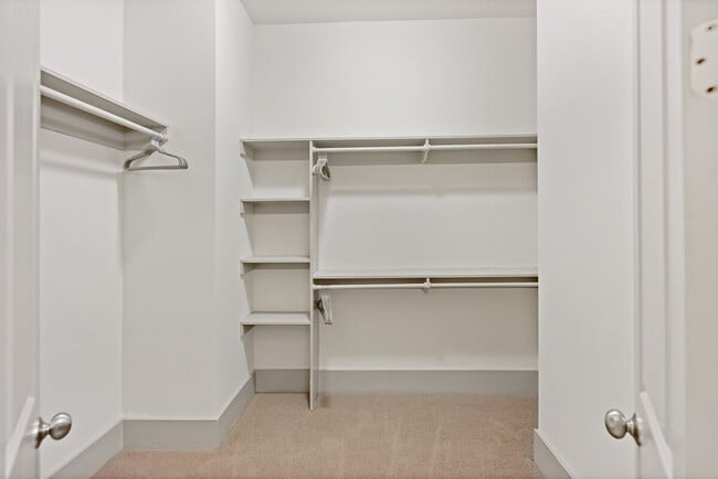 Building Photo - 1820 Fonthill Ct