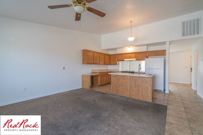 Primary Photo - Spacious 3 Bedroom Townhome in Central St....