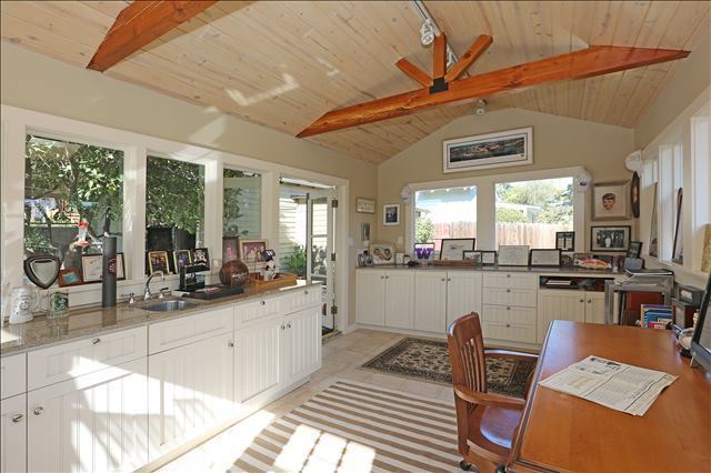 Building Photo - Coming Soon! La Canada Flintridge Contempo...