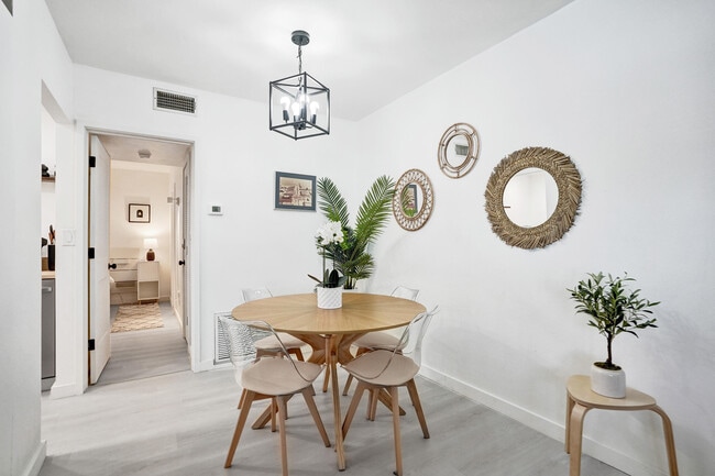 Building Photo - 4658 Bougainvilla Dr