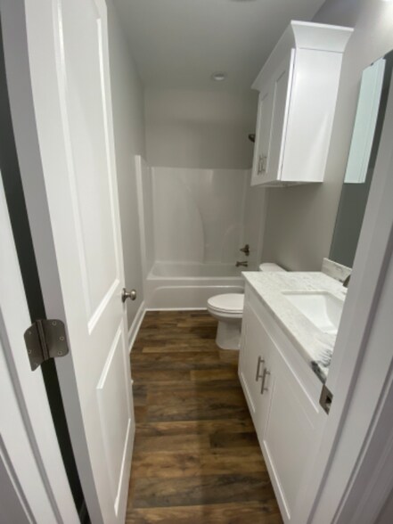 Building Photo - 102 Glade Blvd