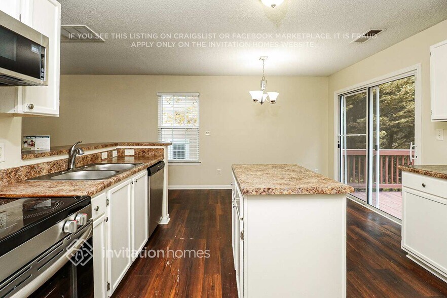 Building Photo - 11120 Northwoods Forest Dr
