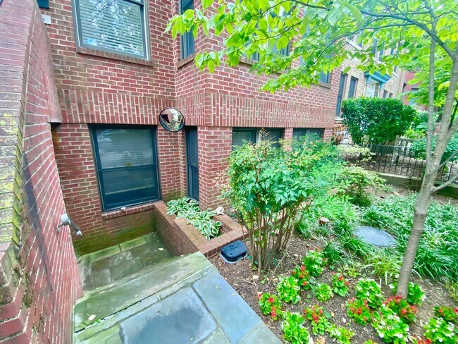 Building Photo - SAVE OVER $200!* Dupont Circle 1 Bedroom Charmer with Patio, Fireplace, Central Air, Washer/Dryer!