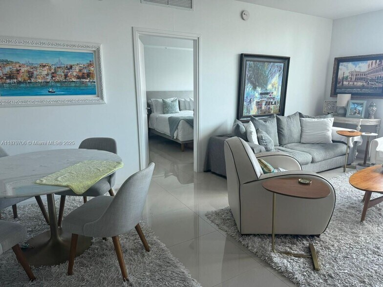 Building Photo - 300 S Biscayne Blvd