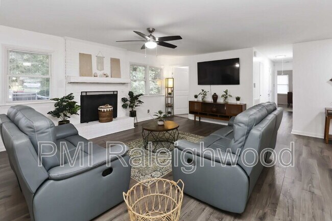 Building Photo - 5017 Gatewood Dr
