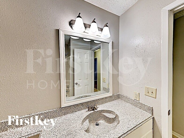 Building Photo - 9311 Wallingham Dr