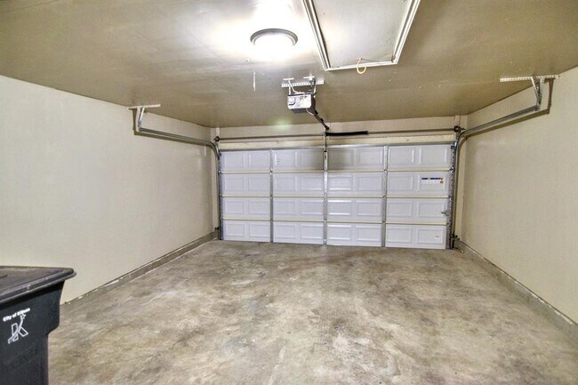 Building Photo - 4201 Bluestem Ln