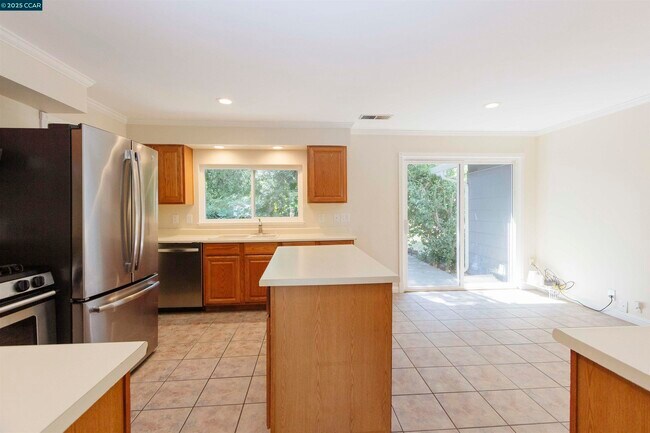 Building Photo - 409 Soule Ave
