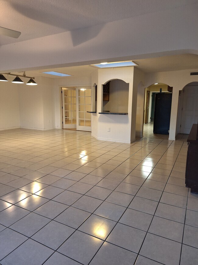 Building Photo - 9329 Shaver Dr