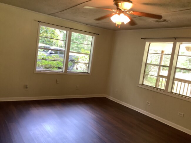 Building Photo - 200 Martin Dr