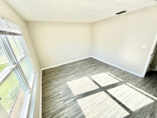 Building Photo - *** RENT READY!! Newly remodeled townhome! ALL Laminate.