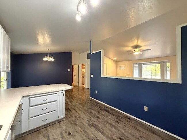 Building Photo - Spacious living with city access 3 bed 2 bath rambler!