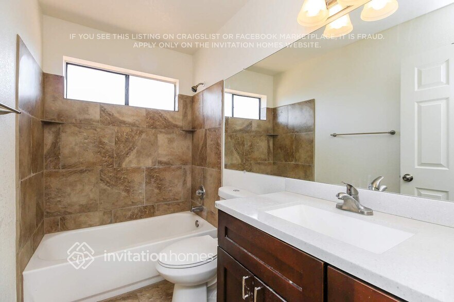 Building Photo - 1701 N Pleasant Dr
