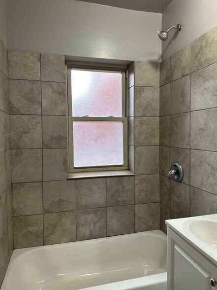 Building Photo - 4029 W Melrose St