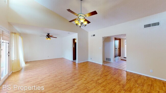 Building Photo - 3 br, 2 bath House - 11822 Apache Ave NE