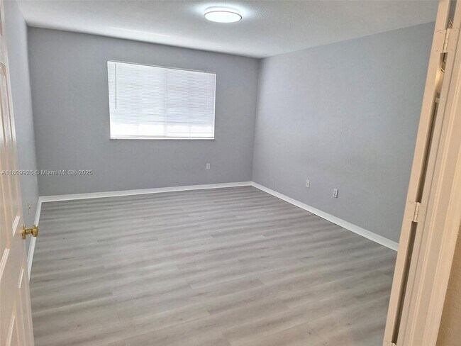 Building Photo - 5761 NW 115th Ct