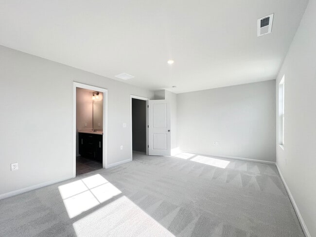 Building Photo - 1988 Rosedale Rdg Ave