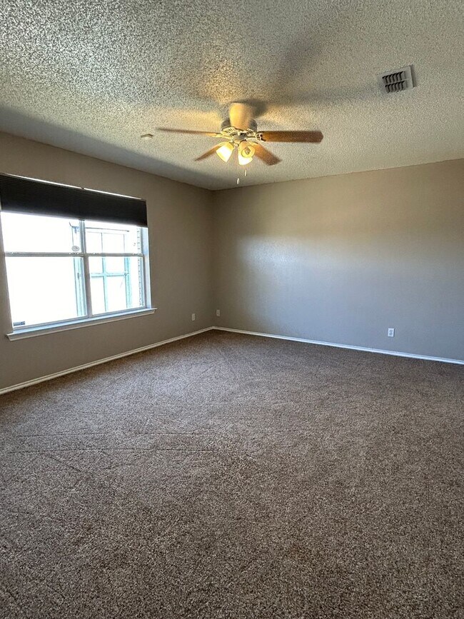 Building Photo - Beautiful Home in Plantation Oaks