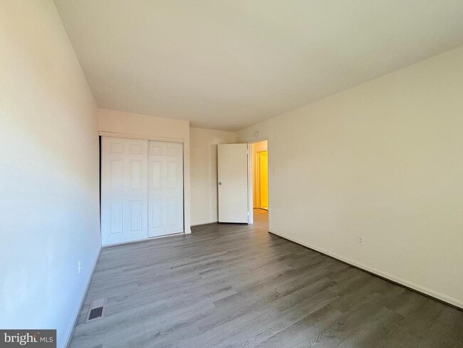 Building Photo - 8848 Walutes Cir