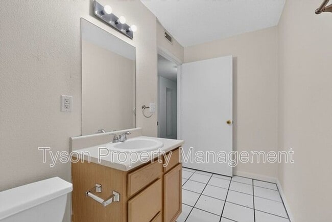 Building Photo - 328 Escena Pl SE
