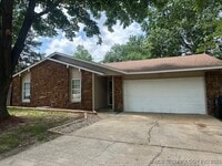 Building Photo - 1100 S Lions Ct