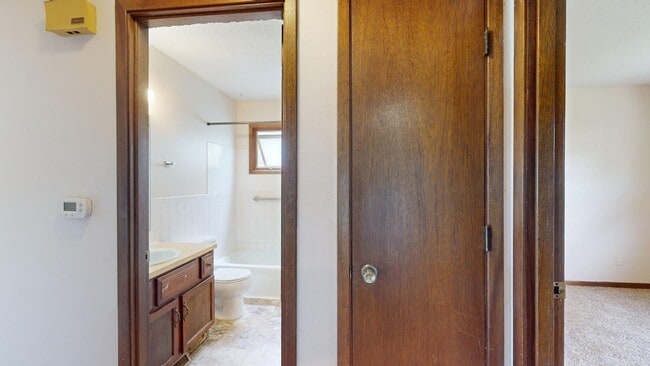 Building Photo - 2 bedroom duplex in North Ames