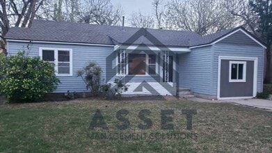 Building Photo - Cute 4 bedroom House