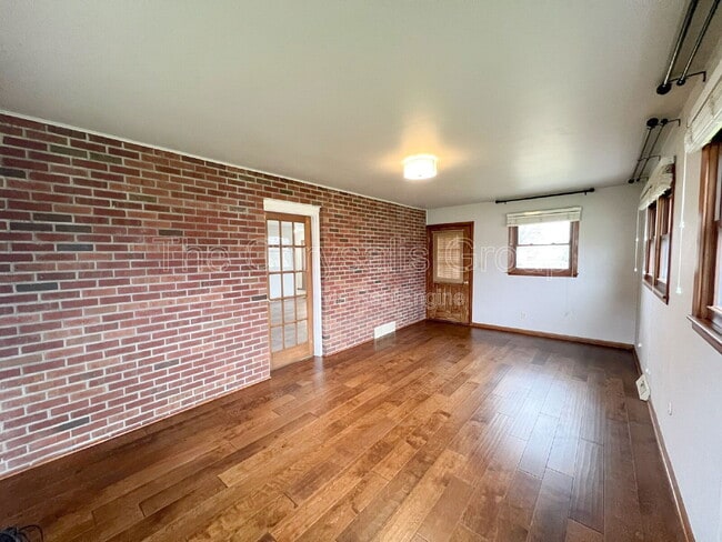 Building Photo - 623 Mason St