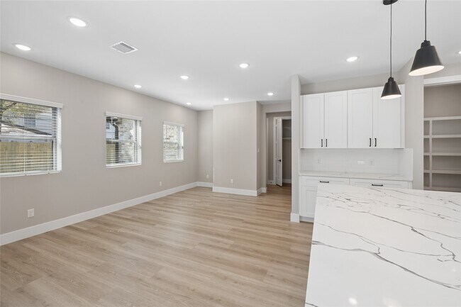 Building Photo - 20019 Venetto St