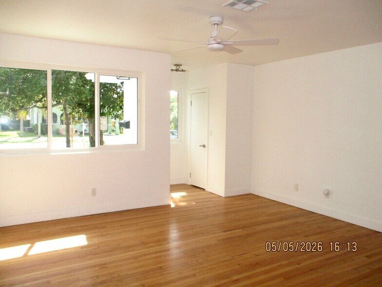 Building Photo - 921 Daytona Ave