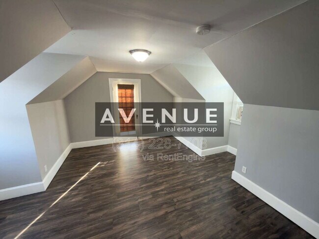 Building Photo - 4938 Walsh St