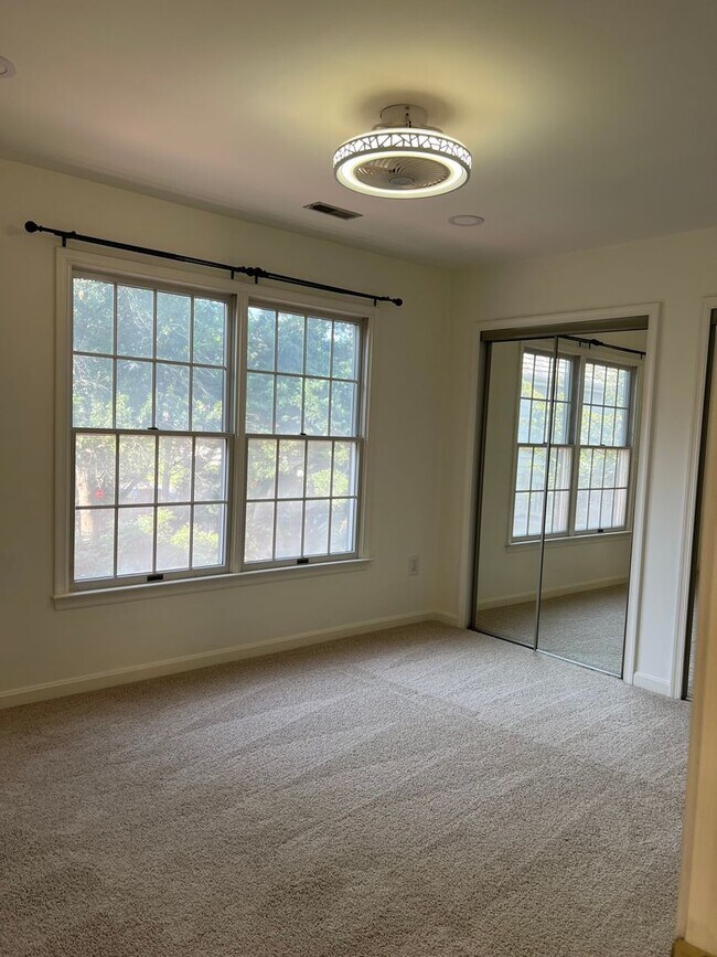 Building Photo - 3025 Windy Knoll Ct