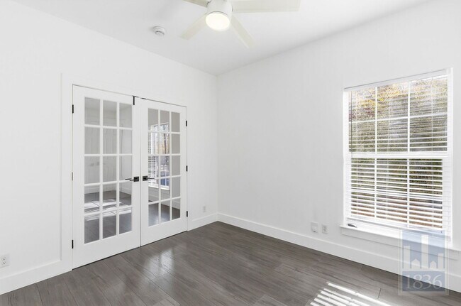 Building Photo - 1116 Lott Ave