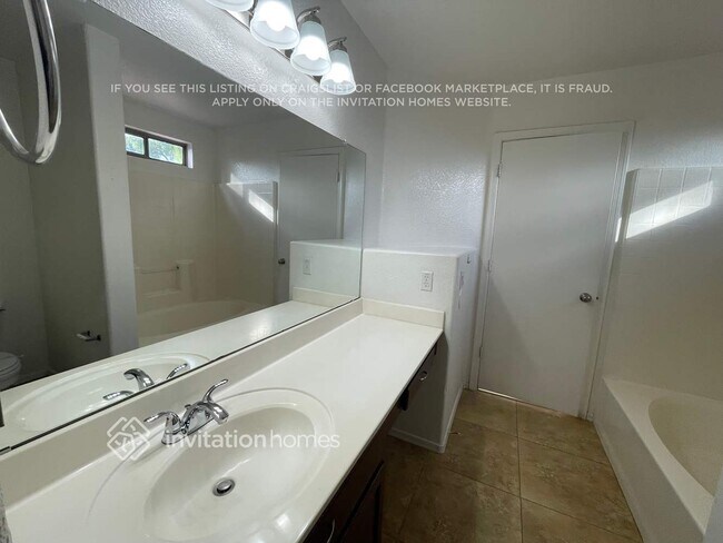 Building Photo - 13043 W Via Camille