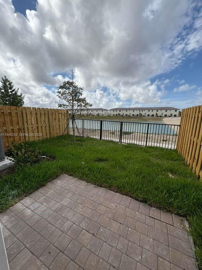 Building Photo - 2708 SE 26th Ave