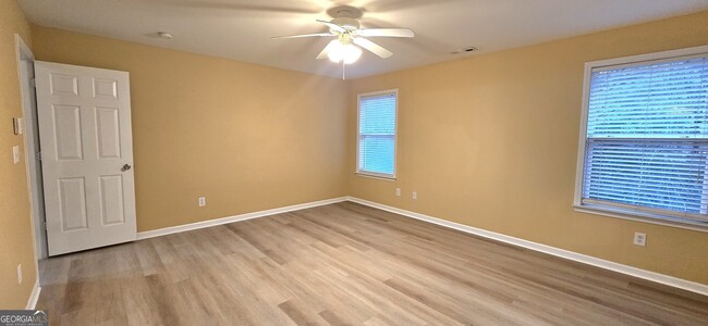 Building Photo - 11 Brookview Dr