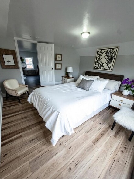 Building Photo - 205 S Broadway St