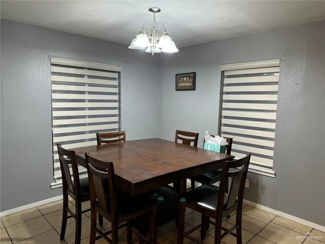 Building Photo - 10 Mynah Ave