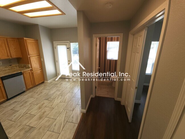 Building Photo - 10172 Sheffield Oak Way