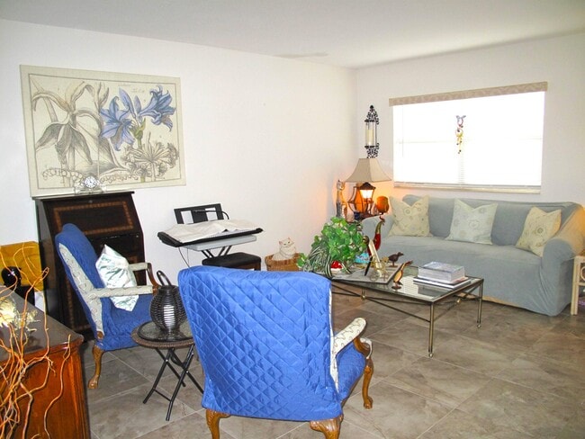 Building Photo - 376 Flanders Dr
