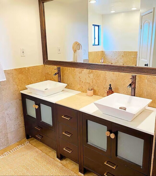 Building Photo - Luxe 3-Bedroom, 3-Bath Beach Home in Encinitas – w Furnished Option! Showing Today!