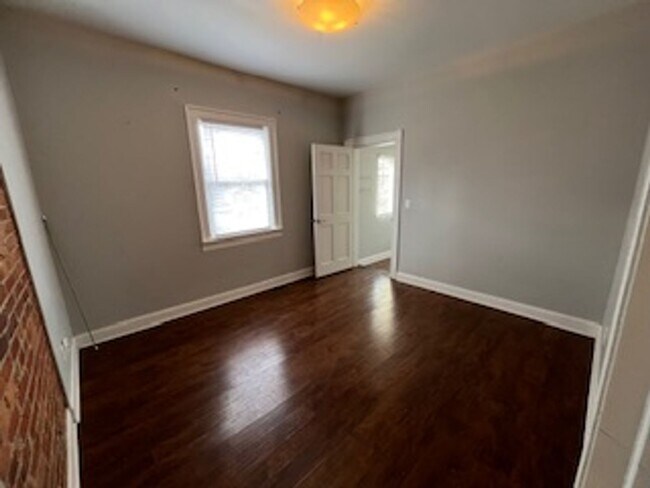 Building Photo - 3 bedroom 1.5 bath one block from Franklin Conservatory